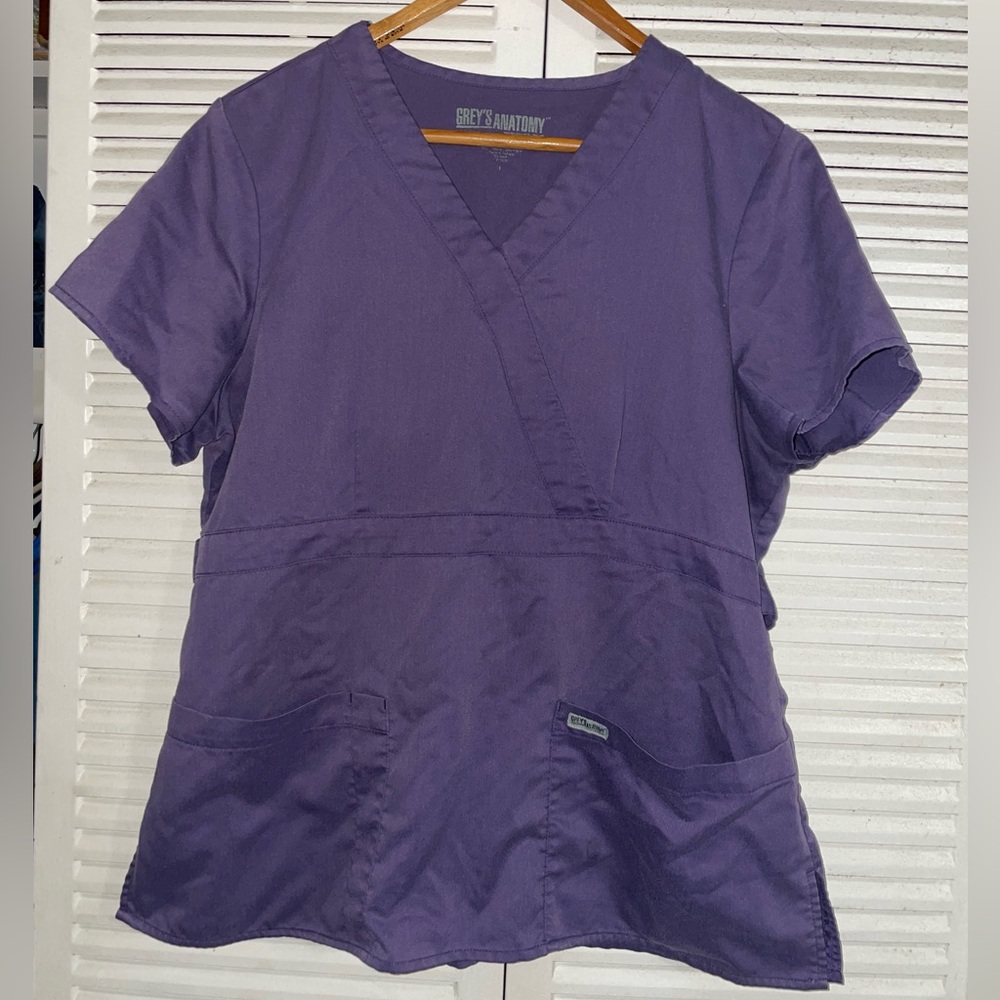 Grey’s Anatomy Medical Scrub Top Size Large Women’s Purple